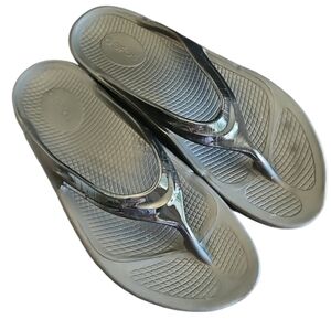OOFOS OOlala Recovery Luxe Comfort Black Thong Sandals, Size 10 Womens
